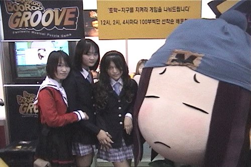 韓国の女の子とエビアン